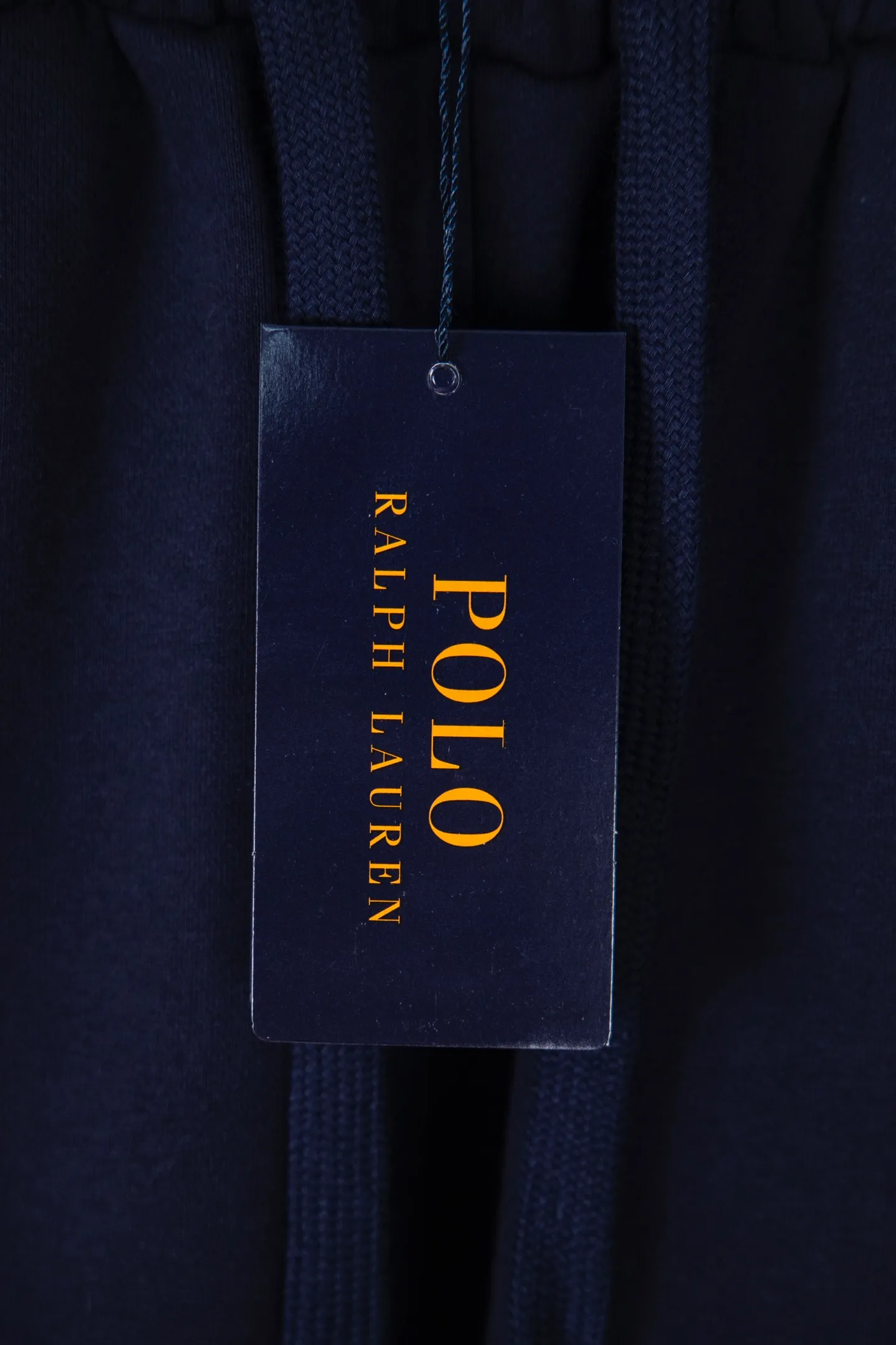 P130 Ralph Lauren Basic pony embroidered logo sweatpants and shorts for men and women. Customized drawstring. Hand-cranked eyelets. Pure cotton fabric. Easier to wear, more comfortable and less bulky than ordinary fabrics. Customized fabric. Classic pony embroidered logo. Complete accessories. Basic and versatile style. Easy to control. Randomly matched. Full sense of design. Color: white, black, navy blue, gray. Size: S-XL.